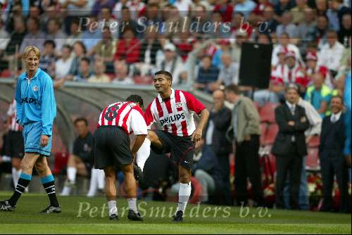 Eindhoven 6 augustus 2002
Opening PSV stadion met de oud spelers 1988
Romario Adri Koster