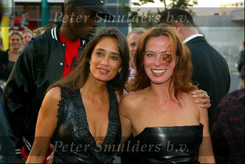 Amsterdam 2 september 2002
Premiere Oesters van Namkee in Pathe Arena
Suzanne Kleeman met vriendin