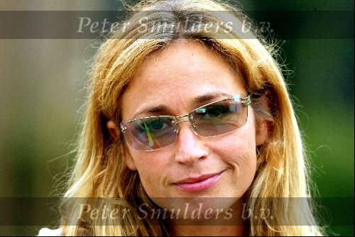 Huizen 5 augustus 2002
De eerste exclusieve foto\\\'s van Wendy v Dijk na niet doorgaan huwelijk