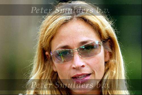 Huizen 5 augustus 2002
De eerste exclusieve foto\\\'s van Wendy v Dijk na niet doorgaan huwelijk