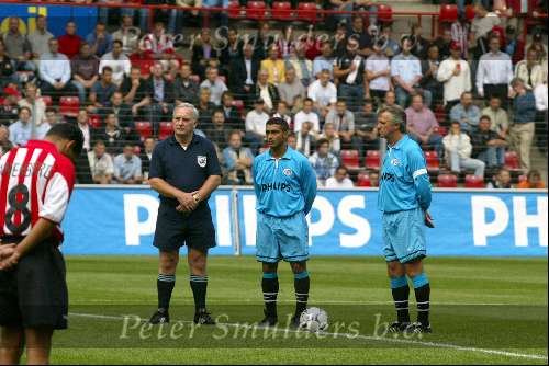 Eindhoven 6 augustus 2002
Opening PSV stadion met de oud spelers 1988
minuut stilte Hans Dorjee, Romario en Willy v d Kuylen