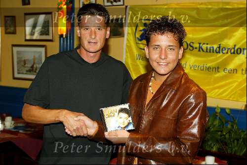 Volendam 5 september 2002
Jan Smit en Wim Jonk bij uitreiking cd