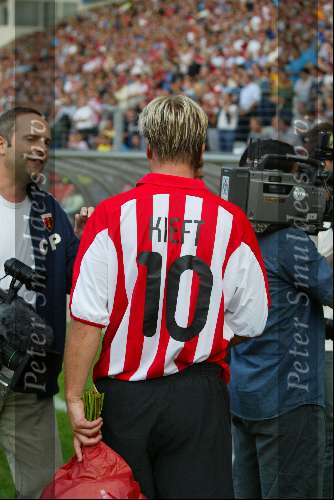Eindhoven 6 augustus 2002
 

Opening PSV stadion met de oud spelers 1988
 Wim Kieft

Peter Smulders bv