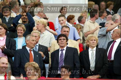 Eindhoven 6 augustus 2002
Opening PSV stadion met de oud spelers 1988
 PSV-Herta BSC
Wim v Hanegem Hans Jorritsma Ruud Krol

Peter Smulders bv