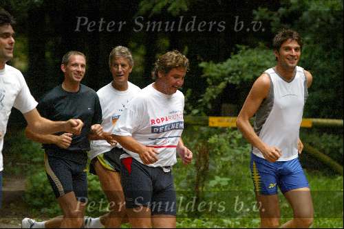Blaricum 21 augustus 2002
Rene Froger Xander de Buisonje  Marc klein Essink Nick Kouwenhoven Wim Verhoorn hardlopen.