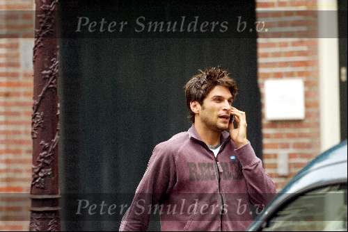 Amsterdam 21 augustus 2002
Xander de Buisonje met gsm