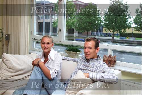 Eindhoven 22 Augustus 2003 Arjan Robben samen met zijn vriendin in zijn nieuw onderkomen in Eindhoven