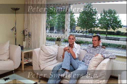 Eindhoven 22 Augustus 2003 Arjan Robben samen met zijn vriendin in zijn nieuw onderkomen in Eindhoven