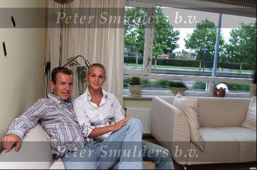 Eindhoven 22 Augustus 2003 Arjen Robben samen met zijn vriendin in zijn nieuw onderkomen in Eindhoven