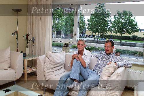 Eindhoven 22 Augustus 2003 Arjen Robben samen met zijn vriendin in zijn nieuw onderkomen in Eindhoven