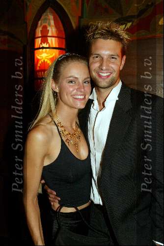 Amsterdam 4 augustus 2003
Premiere Tomb Raider in tushinski
Bas Muijs met lichte baard en Marith v Bohemen