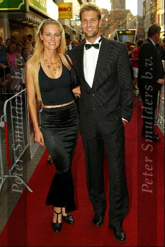 Amsterdam 4 augustus 2003
Premiere Tomb Raider in tushinski
Bas Muijs met lichte baard en Marith v Bohemen