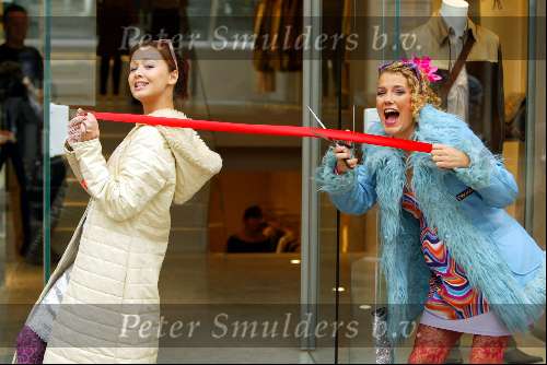Amsterdam 28 augustus 2003
Tatum Dagelet en Jennifer de Jong als brutale moeders