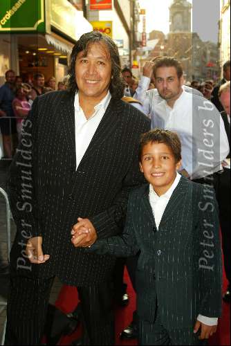 Amsterdam 4 augustus 2003
Premiere Tomb Raider in tushinski
Claude Vandeheyde met zoon