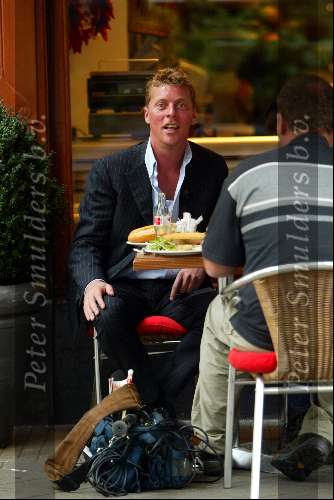 Amsterdam26 augustus 2003
DJ Dave (ex patty brard) gaat de waarheid presenteren
