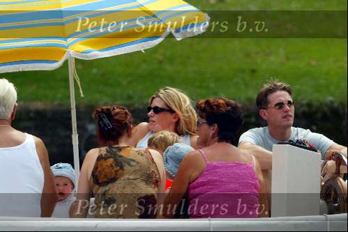Amsterdam 10 augustus 2003
Reinout Oerlemans, Danielle Overgaag en Tijmen varen met boot met hun families