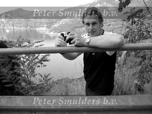 Porto Ercole 6 augustus 2003
Edwin Smulders werkend met zijn verrekijker