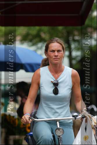 Amsterdam 1 augustus 2003
Elisabeth Fabius (ex vriendin prins friso en prins maurits )
op de fiets