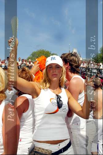 Amsterdam 2 augustus 2003
Gay Parade door de amsterdamse grachten.
Estelle Gullit