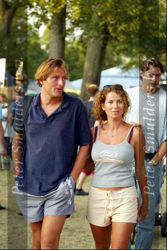Amsterdam 2 augustus 2003
Frederique Huydts met vriend op Gay parade