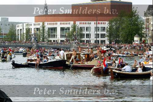 Amsterdam 2 augustus 2003
Gay Parade door de amsterdamse grachten.