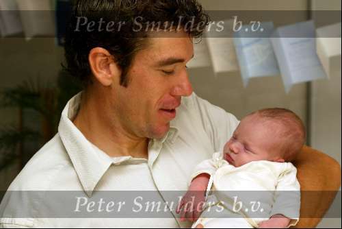 Uithoorn 28 augustus 2003
Gianni Romme met  baby