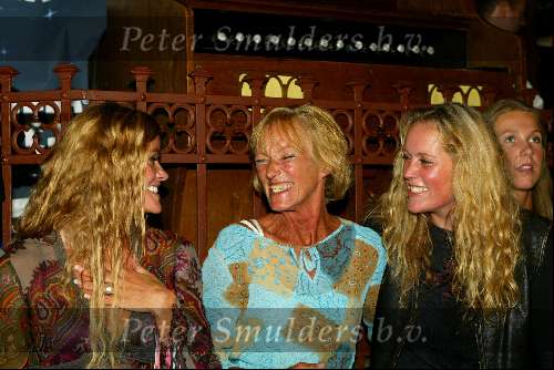 Rotterdam 24 augustus 2003
Surprise feestje Inge de Bruijn in baja beachclub
Op de foto met haar tweelingzus