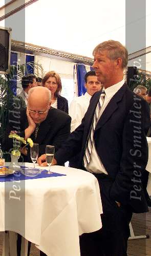 Vinkeveen, 7 juli 2000
1e paal Buitenborch
Joop Lelieveld direkteur Midreth Mijdrecht