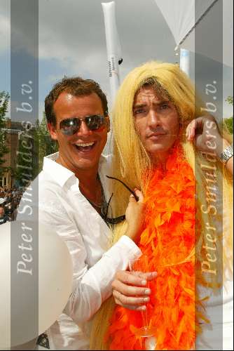 Amsterdam 2 augustus 2003
Gay parade door de amsterdamse grachten.
Leco v Zadelhoff en Bart Ettekhoven