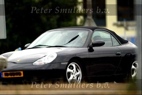 Naarden 28 augustus 2003
Linda de Mol brengt Julian naar school in haar Porsche
