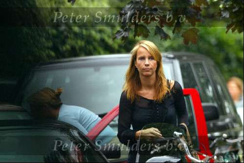 Naarden 28 augustus 2003
Linda de Mol brengt Julian naar school