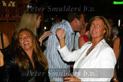 Rotterdam 24 augustus 2003
Surprise feestje inge de bruijn in baja beachclub
Monique Rijkaard met een glaasje wijn