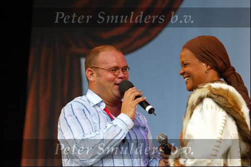 Amsterdam 31 augustus 2003
Uitmarkt met Paul de Leeuw met Ruth Jaccoth