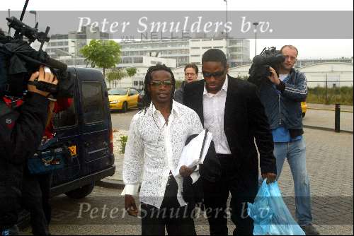 Rotterdam 29 augustus 2003
Regilio Tuur verlaat gevangenis de schie in rotterdam samen met zijn broer
