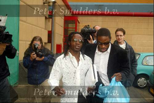 Rotterdam 29 augustus 2003
Regilio Tuur verlaat gevangenis de schie in rotterdam samen met zijn broer