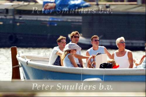 Amsterdam 10 augustus 2003
Reinout Oerlemans, Danielle Overgaag en Tijmen varen met boot met hun families