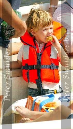 Amsterdam 10 augustus 2003
Reinout Oerlemans, Danielle Overgaag en Tijmen varen met boot met hun families