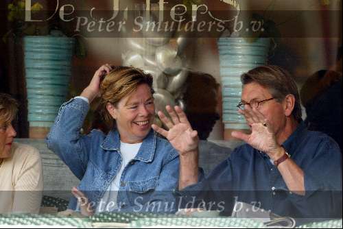 Amsterdam 30 augustus 2003
Ursul de Geer op terras bij joffers met 2 dames