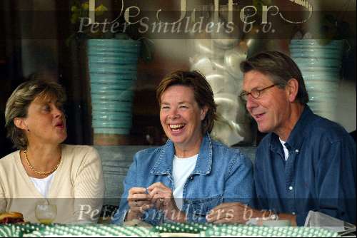 Amsterdam 30 augustus 2003
Ursul de Geer op terras bij joffers met 2 dames
