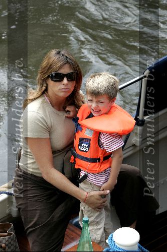 Amsterdam 1 augustus 2004
Martijn Krabbe met Amanda (zwanger) en Bikkel op sloep varen  in Amsterdam