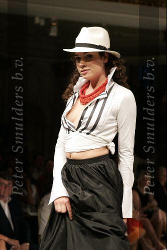 Amsterdam 3 augustus 2004
Modeshow Erny v Reijmersdal in tropenmuseum. 
vriendin Tygo Gernandt Anne