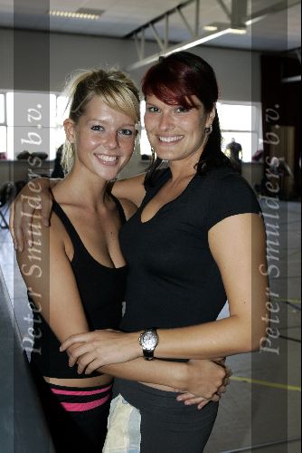 Amsterdam 1 augustus 2004
Presentatie  musical Crazy for You.
Anouk v Nes en Chantal janzen