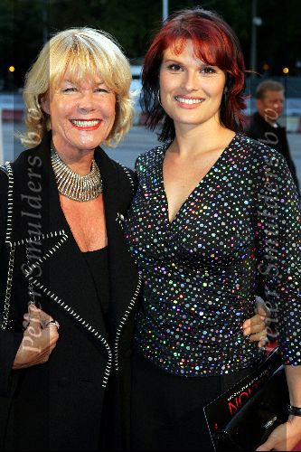 Den Haag 30 augustus 2004
Premiere Passion in schouwburg Den Haag.
Anouk v Nes en Sheila de Vries