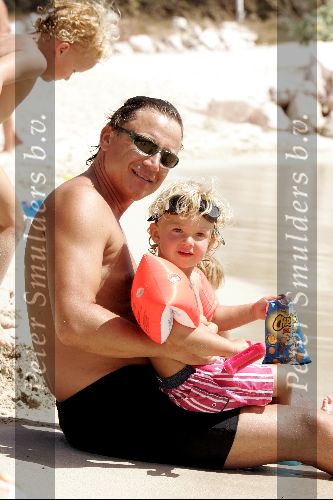 Curacao 16 Augustus 2004
Armando Borsato met Senna Borsato op het strand
