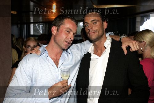 Amsterdam 25 augustus 2004
Presentatie nieuwe blad Zuid .
Bachelor Roderick Bachelor Peter Paul Hollink.