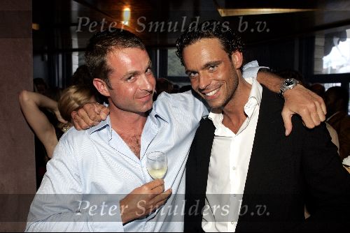 Amsterdam 25 augustus 2004
Presentatie nieuwe blad Zuid .
Bachelor Roderick Bachelor Peter Paul Hollink.