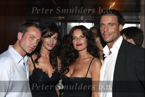 Amsterdam 25 augustus 2004
Presentatie nieuwe blad Zuid .
Bachelor Roderick Irene van der Laar Mariska Hulscher en Bachelor Peter Paul Hollink.