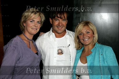 Loosdrecht 31 augustus 2004
Persconferentie Gerard Joling bij Restaurant Zin.
Gerard Joling Caroline Tensen en Irene Moors