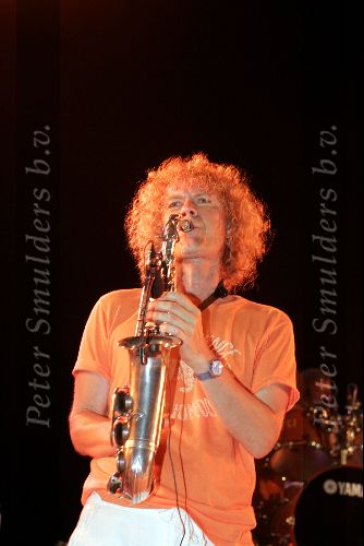 Curacao 13 augustus 2004
Marco Borsato optreden op Mambo Beach.  saxofonist Cees Dam