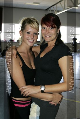 Amsterdam 1 augustus 2004
Presentatie  musical Crazy for You.
Anouk v Nes en Chantal janzen